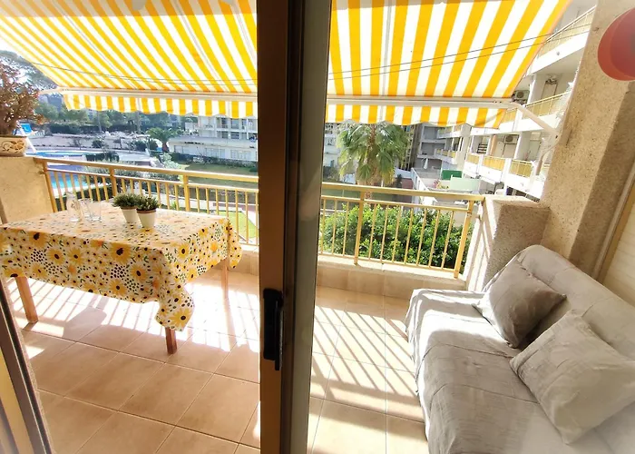 Luminoso Apartamento En Salou Con Terraza Y Parque Infantil Ideal Familias